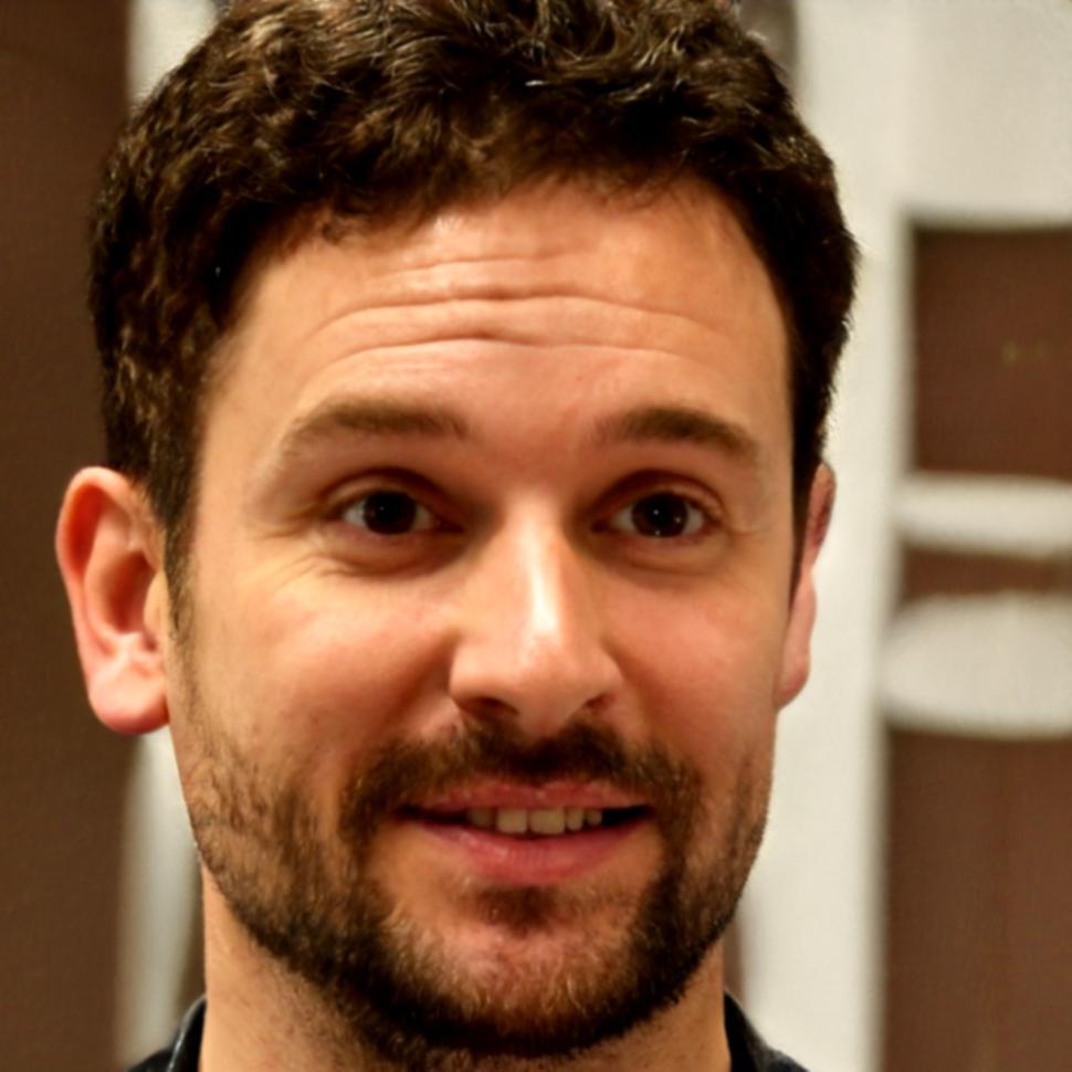 Portrait de Pierre Martin, analyste financier senior