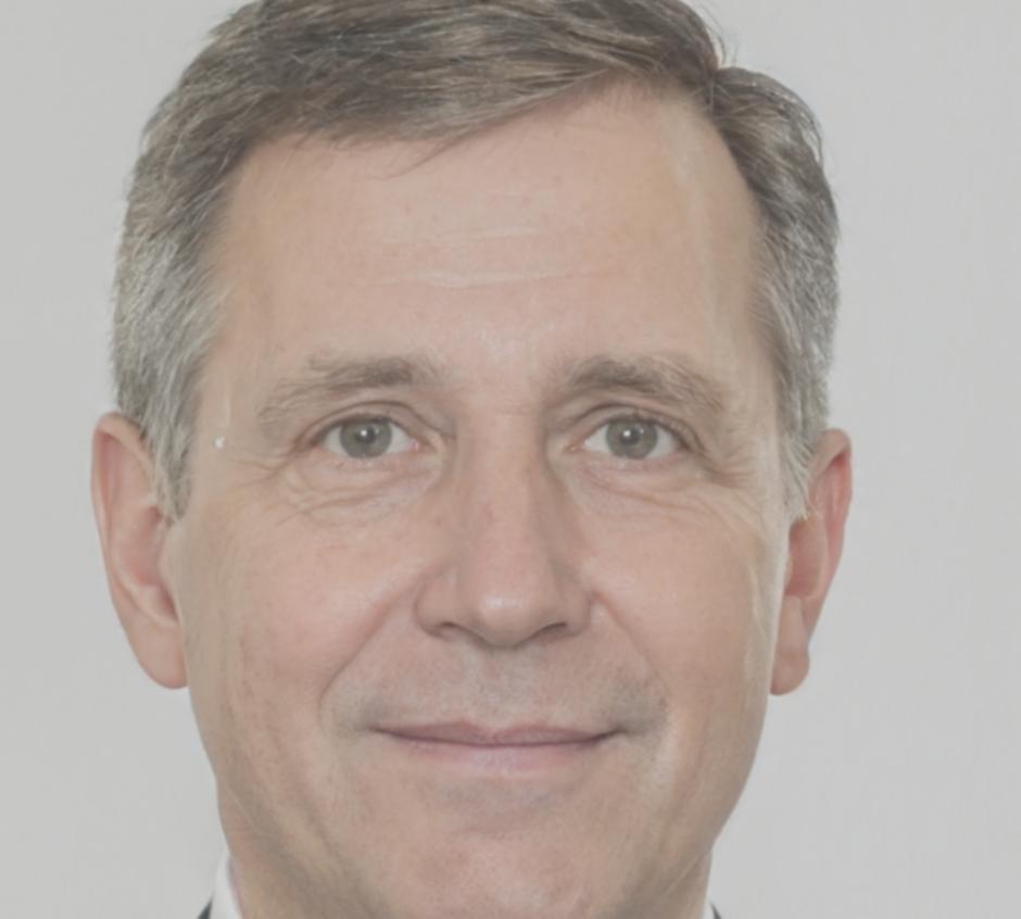 Portrait de Marc Dubois, conseiller financier senior
